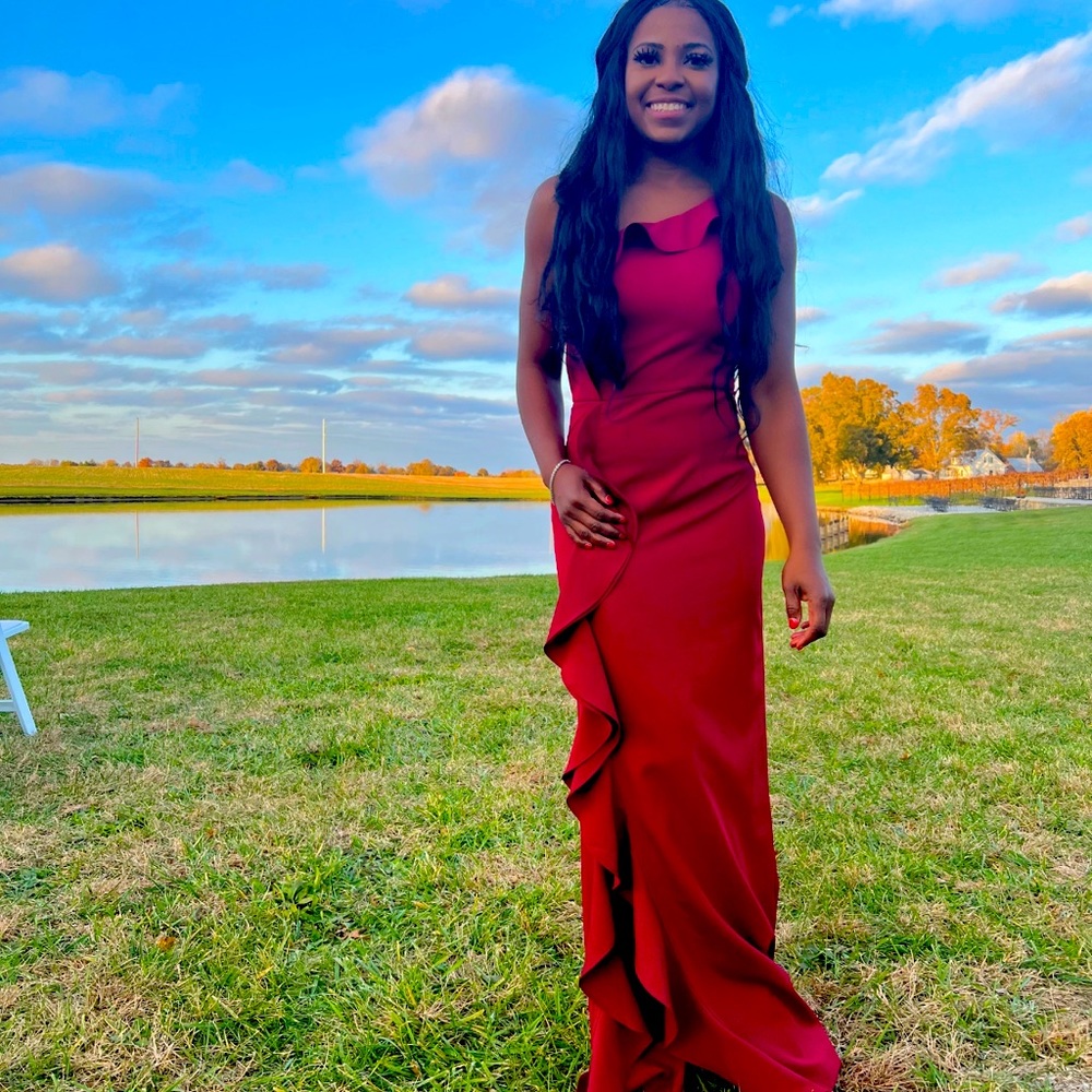 Beautiful Bridesmaid/Formal dress -So flattering